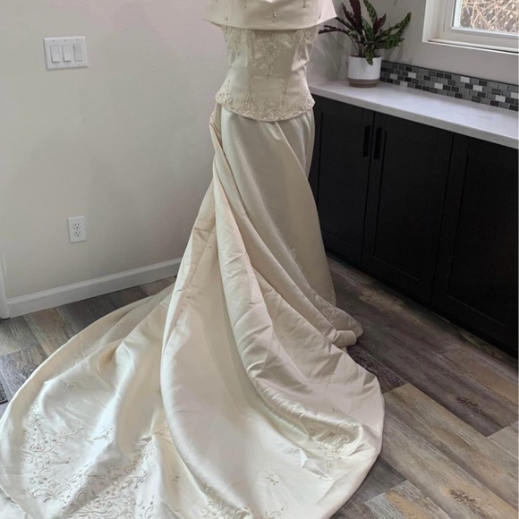 🚫SOLS🚫Champagne Off  Shoulder Atelier Diagonal Sample Wedding gown Size 12 - Picture 6 of 10